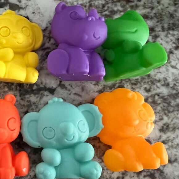 Bright Starts TropicAnimals 9pk Take-Along Friends Baby Bath Toys and Play Set - Picture 2 of 2